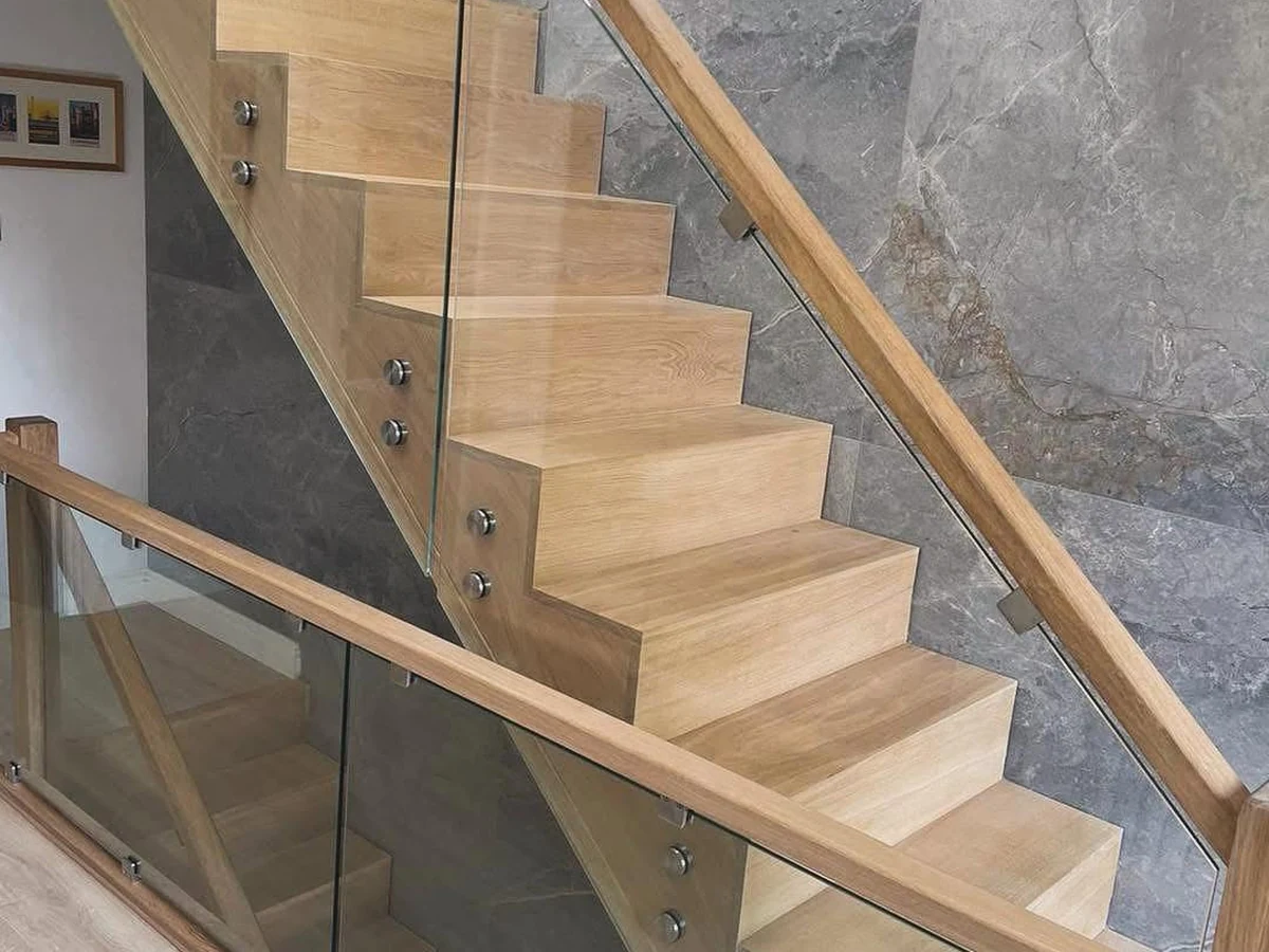 frameless-glass-balustrade-oak-handrail-marble-sevenoaks-sevenoaks-glass-balustrades-hero Frameless glass balustrade with oak handrail on marble landing, Sevenoaks Glass Balustrades