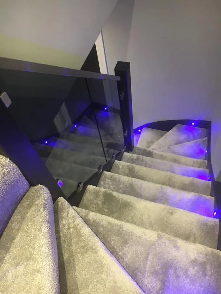 staircase-glass-balustrade-blue-led-night-sevenoaks-sevenoaks-glass-balustrades Glass balustrade panels illuminated with blue LED accent lighting at night, Sevenoaks.