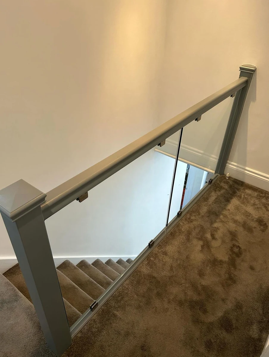 staircase-glass-balustrade-grey-post-landing-sevenoaks-sevenoaks-glass-balustrades Semi-frameless glass balustrade with grey posts on upper landing, Sevenoaks