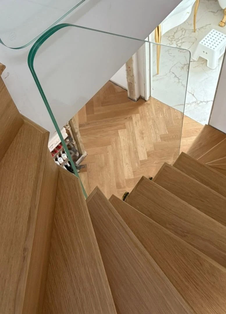staircase-glass-balustrade-oak-winder-downview-sevenoaks-sevenoaks-glass-balustrades Frameless glass balustrade on winder staircase viewed from above, Sevenoaks installation