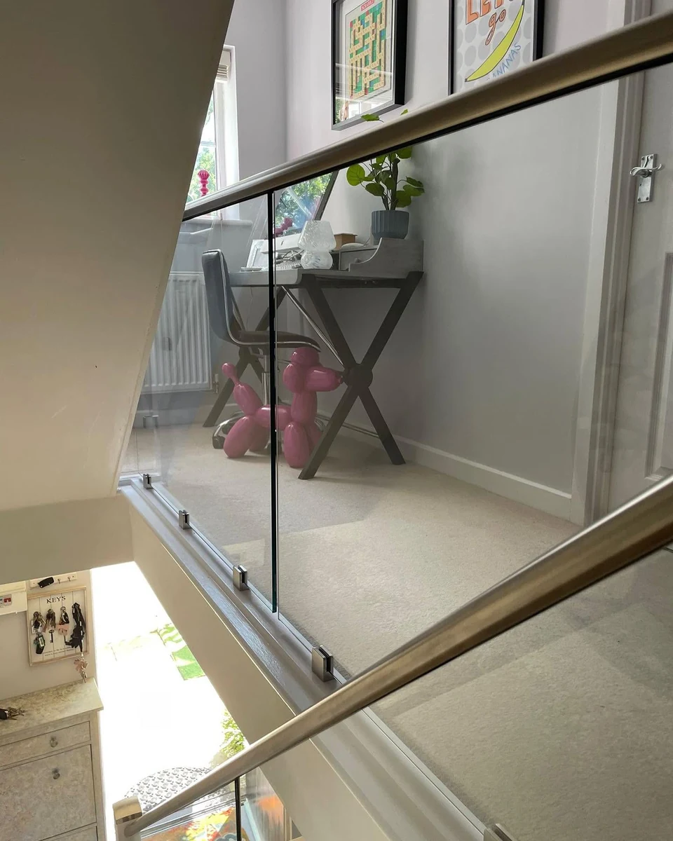 staircase-glass-balustrade-study-overlook-landing-sevenoaks-sevenoaks-glass-balustrades Glass landing balustrade overlooking a study area below, Sevenoaks period property conversion